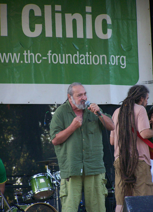 Jack Herer speaking into a microphone at Hempstalk in Portland in 2009